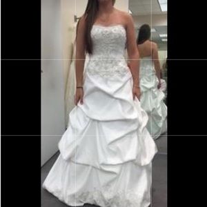 David’s bridal size 6 wedding gown